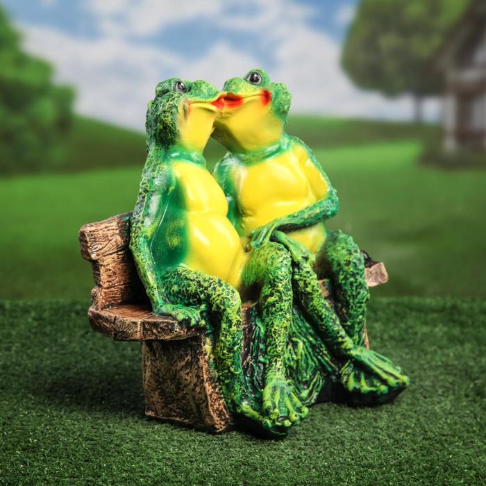 Сувенир - садовый "Жабы на скамейке"