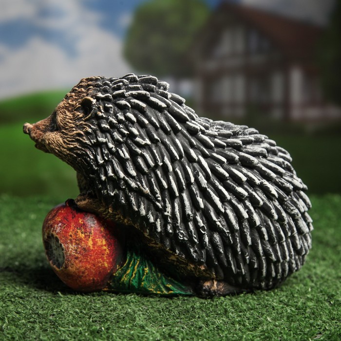 Сувенир -садовый "Ежики с яблоком "