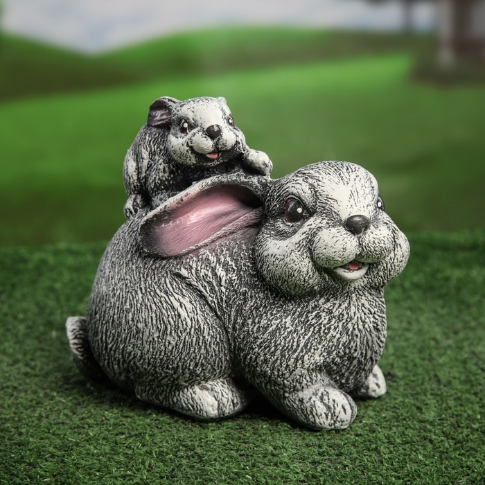 Сувенир - садовый "Зайчик на зайчике" серый