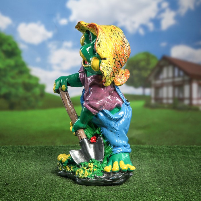 Садовая фигура "Лягушка с лопатой" 50 см микс УЦЕНКА