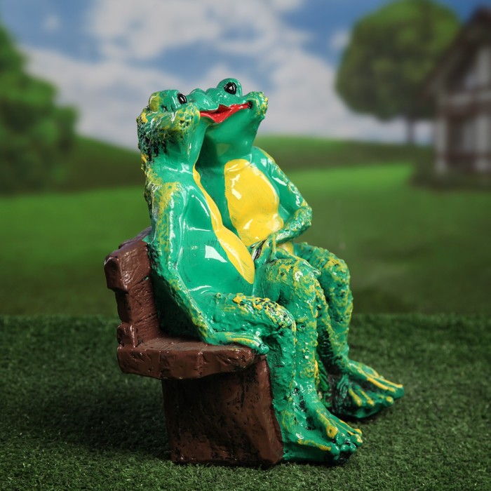 Садовая фигура "Лягушка на лавке" 38 *29*19 см УЦЕНКА