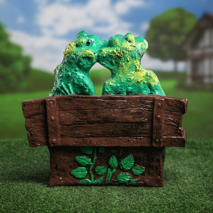 Садовая фигура "Лягушка на лавке" 38 *29*19 см УЦЕНКА