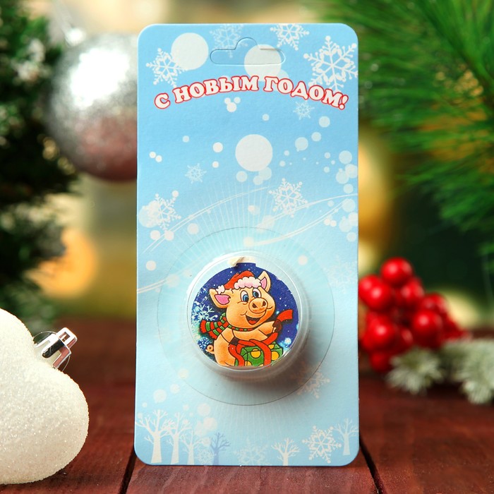 Свеча-медальон "Поросёнок с подарком" 4х4см, Символ года 2019