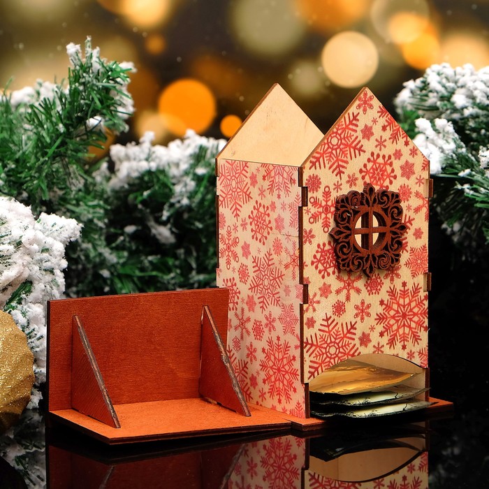 Чайный домик "Красные снежинки", 8,5х9х18см