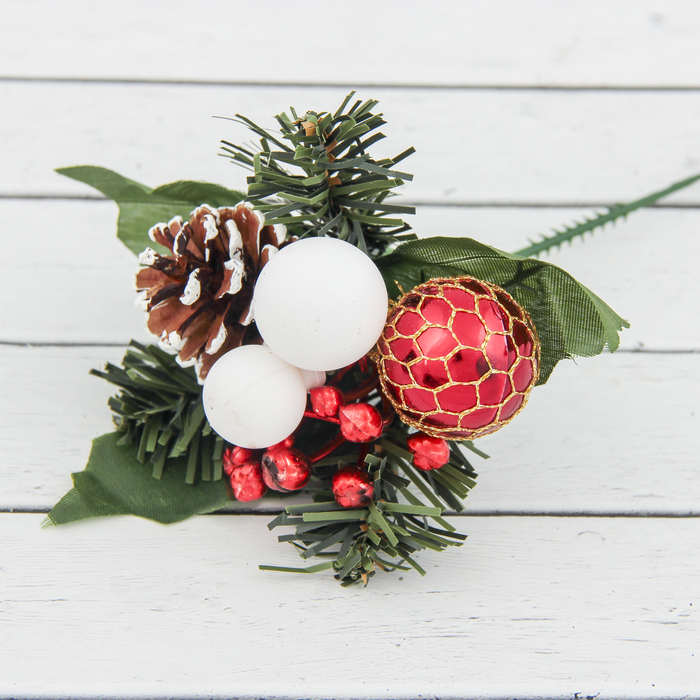 Декор "Зимний сон" шишка и шарики 8*10 см