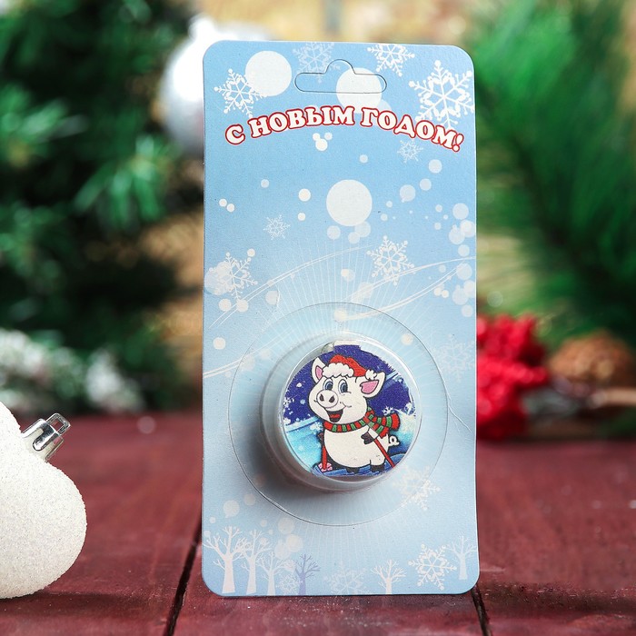 Свеча-медальон "Поросёнок на лыжах" 4х4см, Символ года 2019