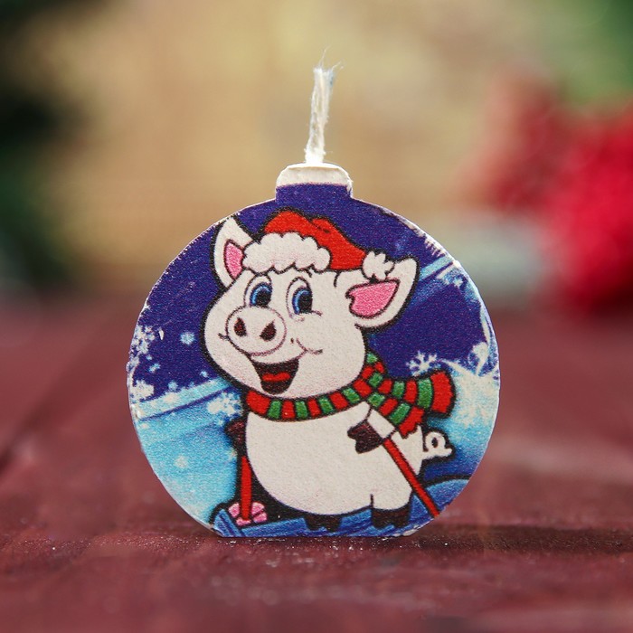 Свеча-медальон "Поросёнок на лыжах" 4х4см, Символ года 2019