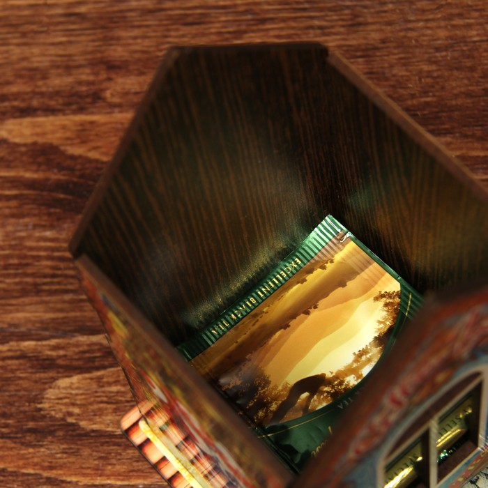 Чайный домик "Хрюшки в новогодних костюмах", 9,8х17,4х9,8см, Символ Года 2019