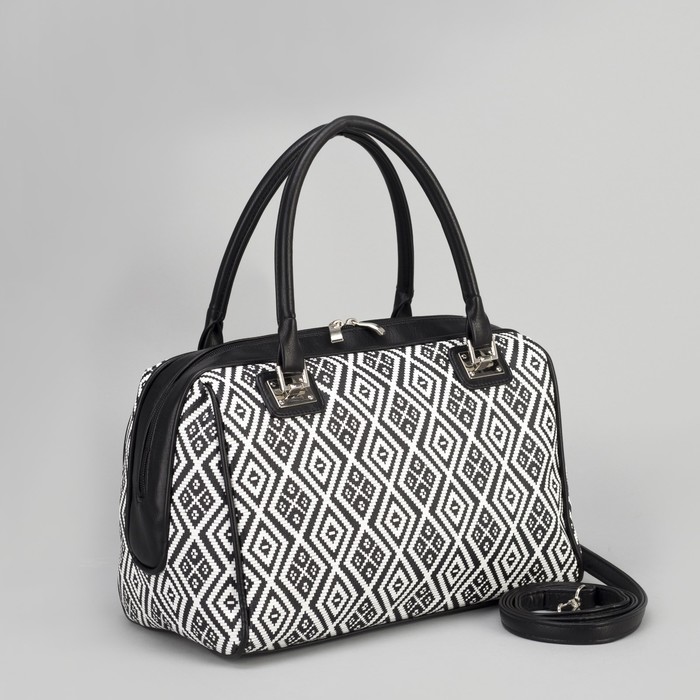 Сумка женская "Ромб", отдел на молнии, наружный карман, длинный ремень, цвет чёрный