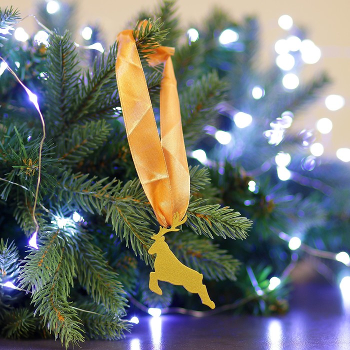 Елочная подвеска металлическая с лентой "Северный олень" 7см золотая