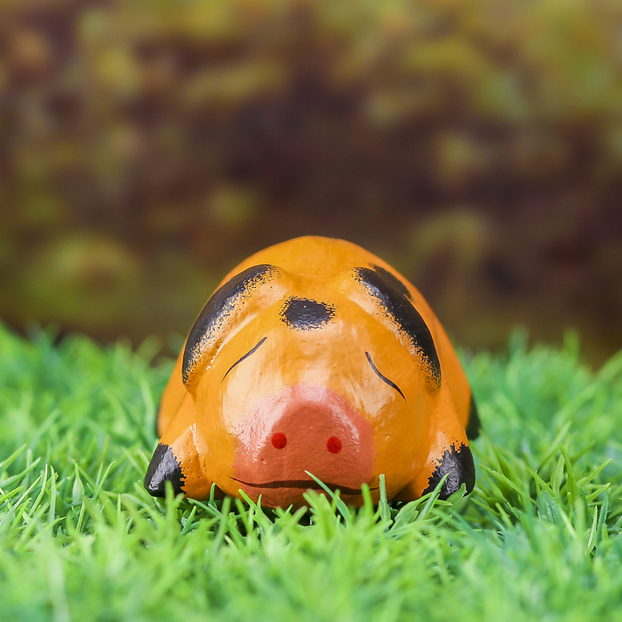 Сувенир дерево "Светлая свинка" 9х6х3 см