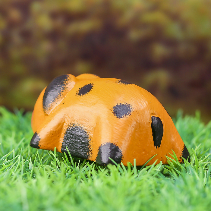 Сувенир дерево "Светлая свинка" 9х6х3 см