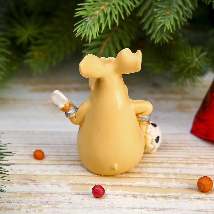 Сувенир полистоун "Свин-футболист" 7х6х3,8 см