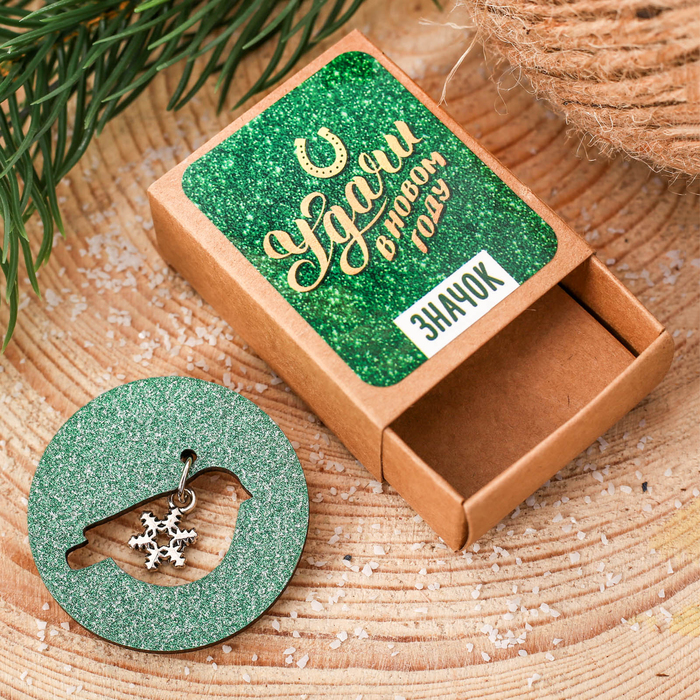 Значок в коробочке "Снегирь"