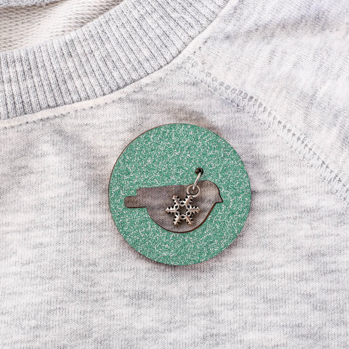 Значок в коробочке "Снегирь"