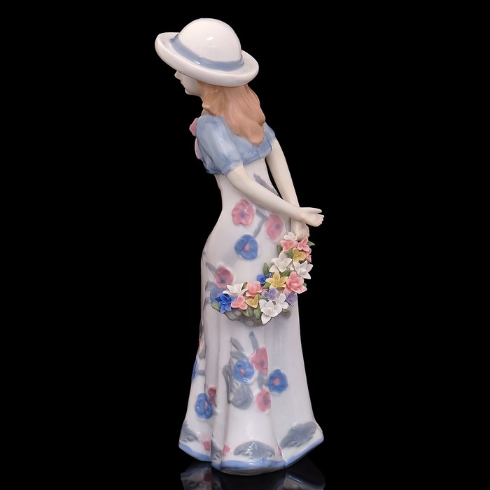 Сувенир «Девушка», 12×11×36 см, фарфор