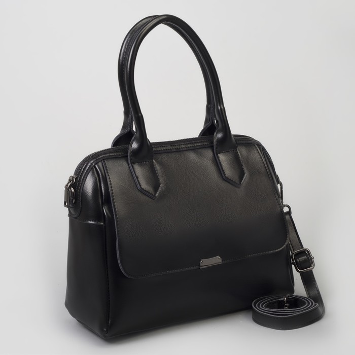 Сумка женская, отдел на молнии, 2 наружных кармана, длинный ремень, цвет чёрный