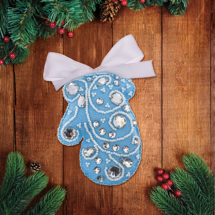 Набор для творчества - игрушка из фетра "Варежка" с вышивкой стразами