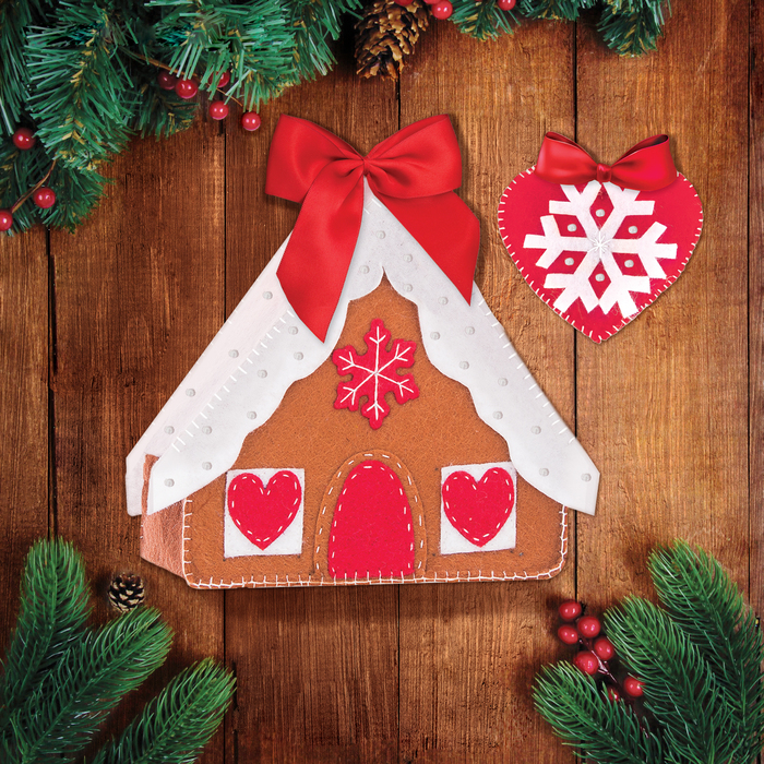 Набор для создания игрушки из фетра "Пряничный домик и сердечко"