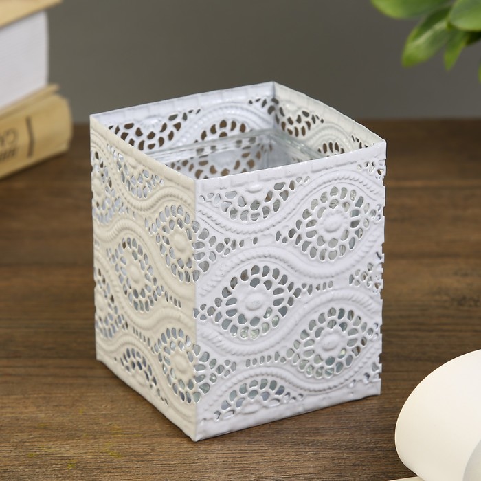 Подсвечник металл, стекло 1 свеча "Взгляд" белый 9х7,5х7,5 см