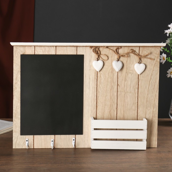 Крючки декоративные дерево с меловой доской и полочкой "Сердца" 30х42х3,5 см