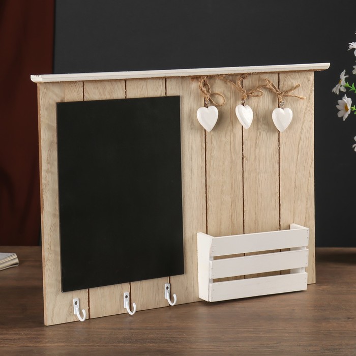 Крючки декоративные дерево с меловой доской и полочкой "Сердца" 30х42х3,5 см
