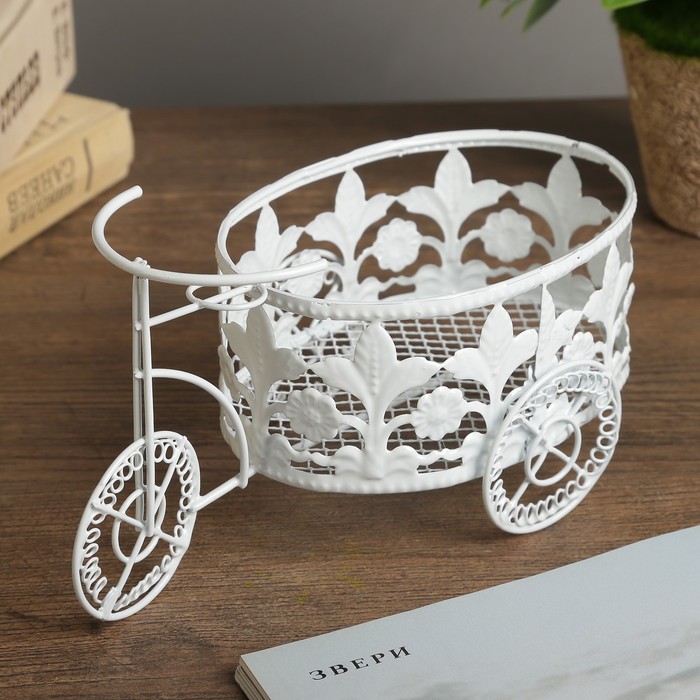 Сувенир металл "Велосипед трёхколёсный овал" белый 9,5х21х10 см