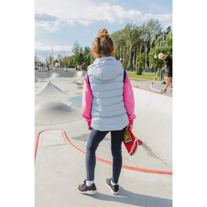 Жилет для девочки с капюшоном, св-голубой, рост 110-116 (28)