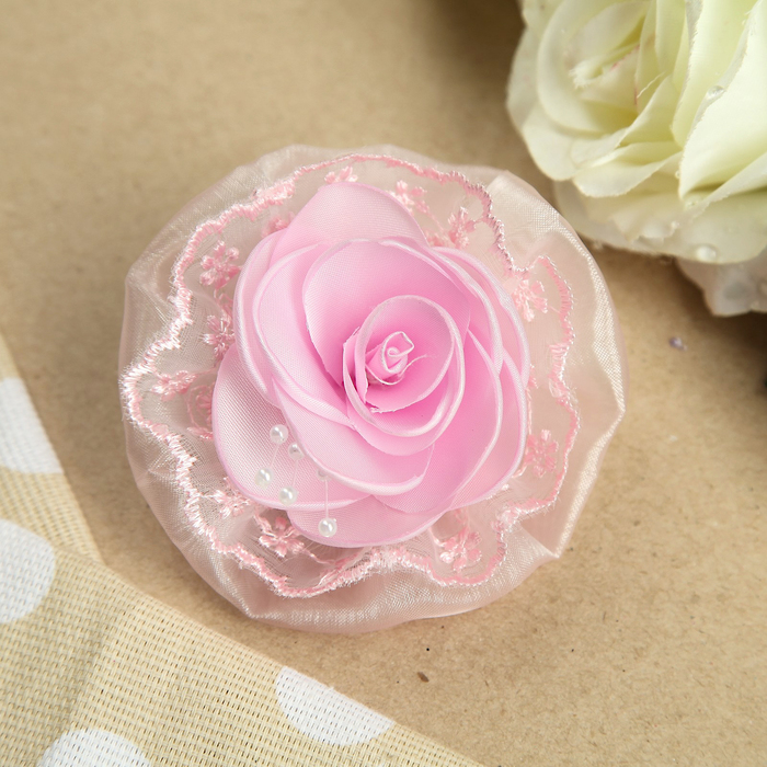 Бант для девочек с резинкой "Маленький цветочек", с вышивкой, 9 см, розовый