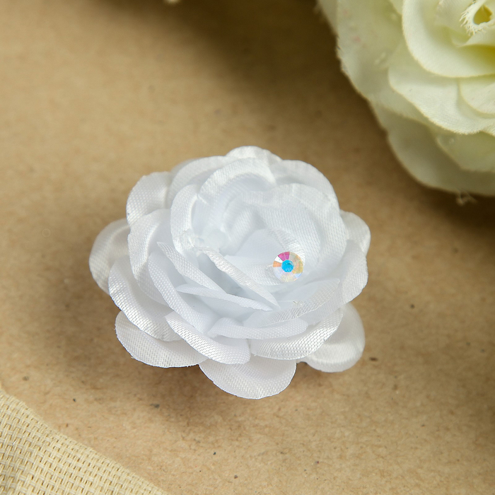 Резинка для волос "Бутончик", с бусинкой, 4 см, белый