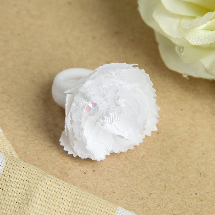 Резинка для волос "Маленькая звёздочка", с бусинкой, 3 см, белый