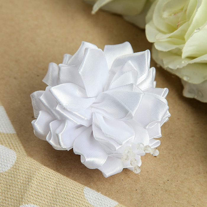 Бант для девочек с резинкой "Зефирка", с биссером, 8 см, белый