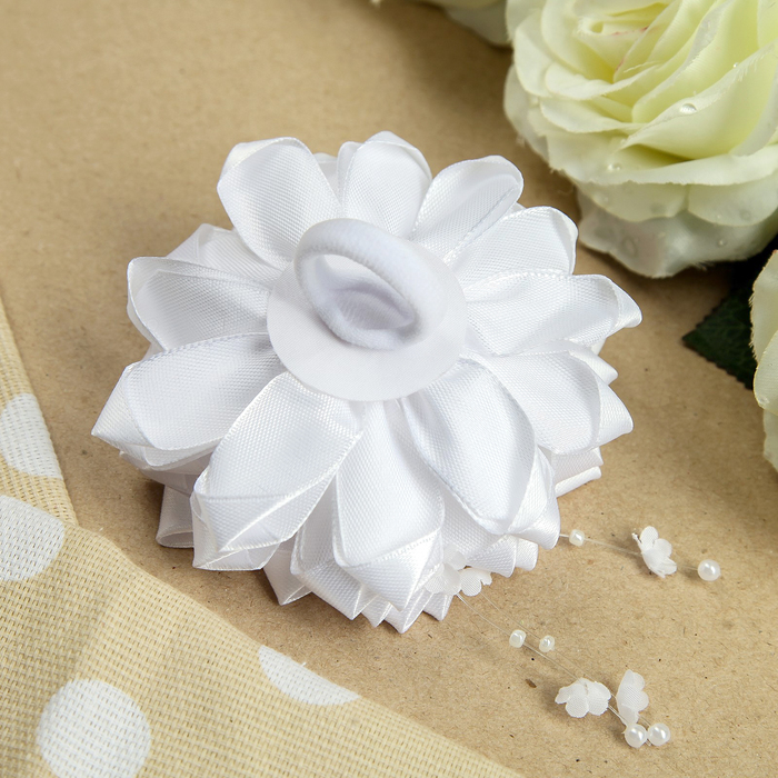 Бант для девочек с резинкой "Бабушкина радость", с цветочками, 8 см, белый