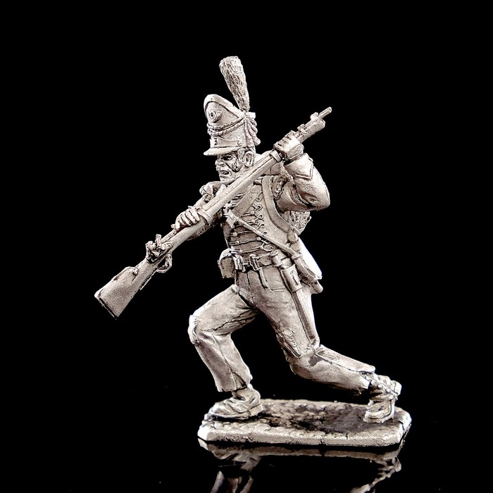 Оловянный солдатик "стрелок португальских егерей касадорес 1808-11 го"