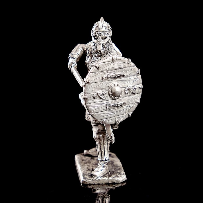 Оловянный солдатик "Викинг со щитом"