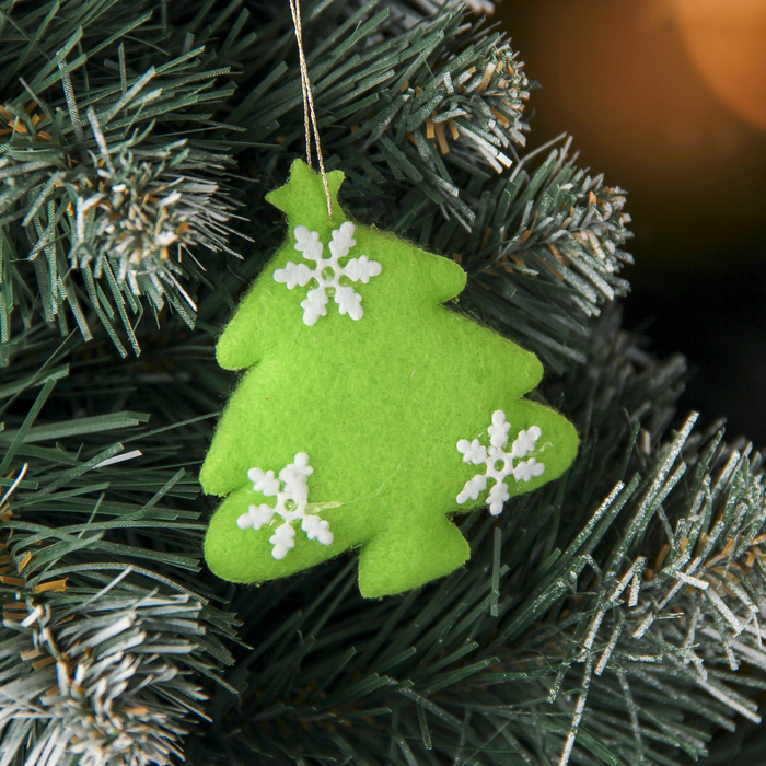 Подвеска мягкая "Ёлочка в снежинках" 6,5*8 см зеленая