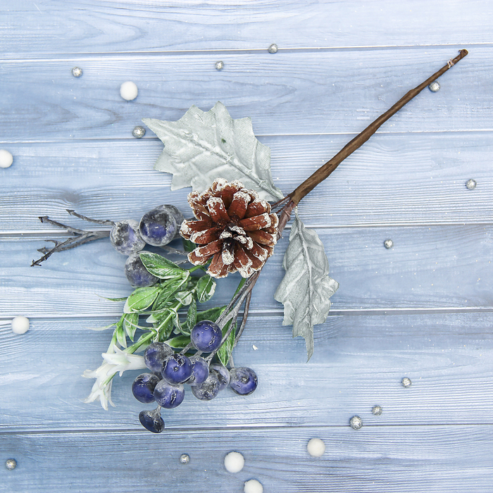 Декор "Зимнее волшебство" веточка с шишечкой, черникой и цветами, 15 см