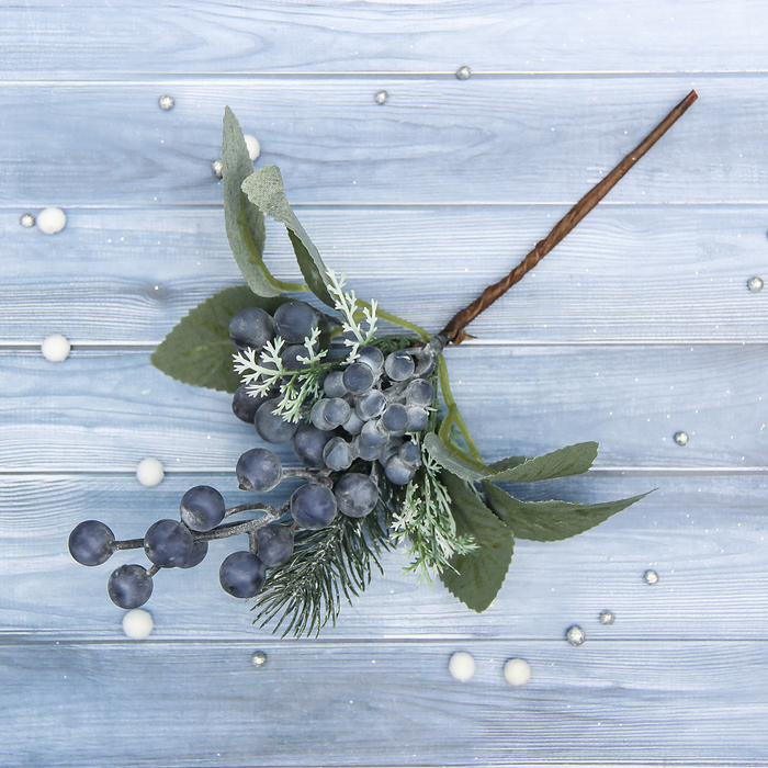 Декор "Зимнее волшебство" ветка черники и ели, 13 см