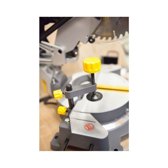 Пила торцовочная Stalex JMS-10, 1.4 кВт, диск 250х30мм, 4500об/мин, пропил 75х145мм, лазер