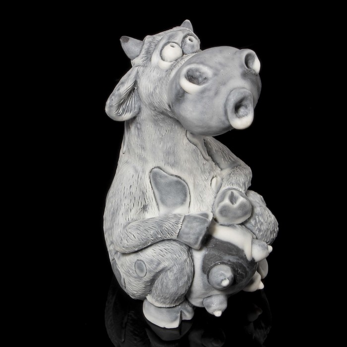 Сувенир "Корова сидит (шарж)" 8,4 см