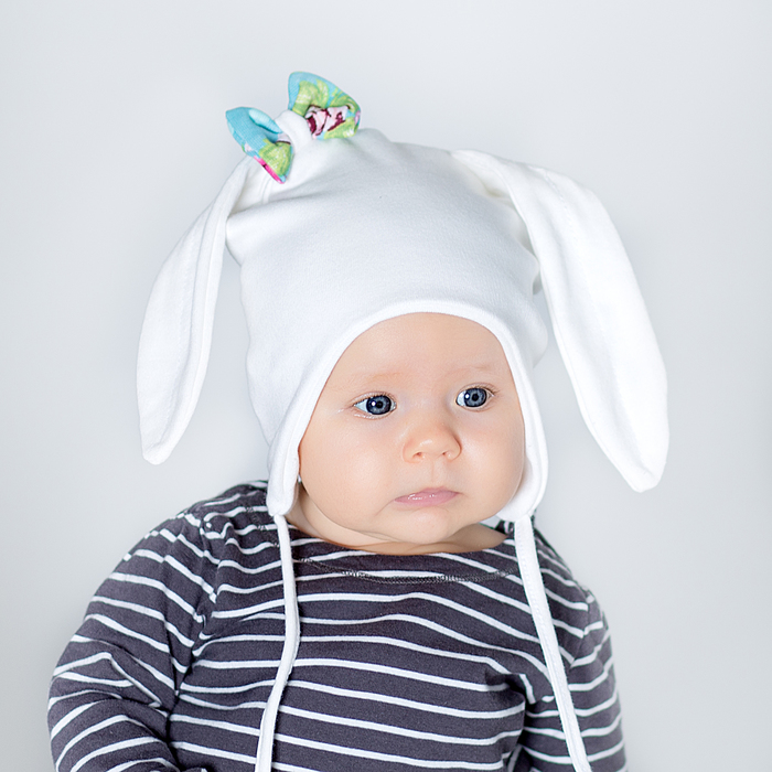 Шапка Зайчик с бантиком, молочный, р-р 40-44 см