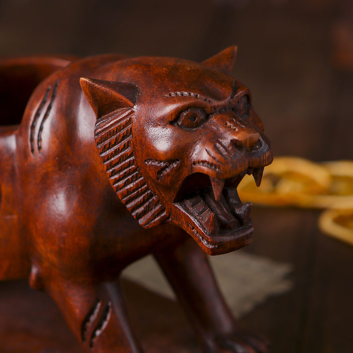 Подставка под бутылку "Тигр" дерево 27 см