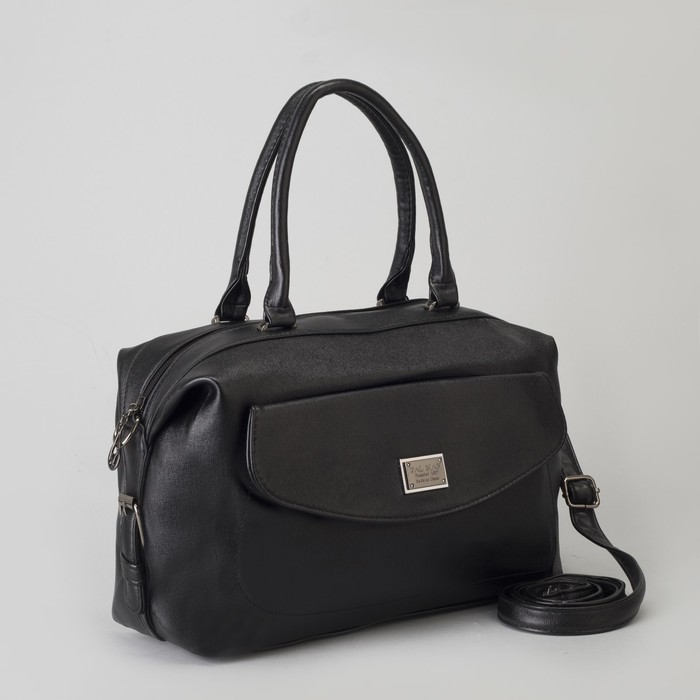 Сумка женская, отдел на молнии, 2 наружных кармана, длинный ремень, цвет чёрный