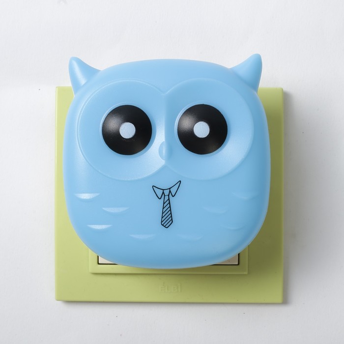 Ночник пластик "Филин в галстуке" от сети 220В датчик темноты МИКС 8х7,5х2,5 см