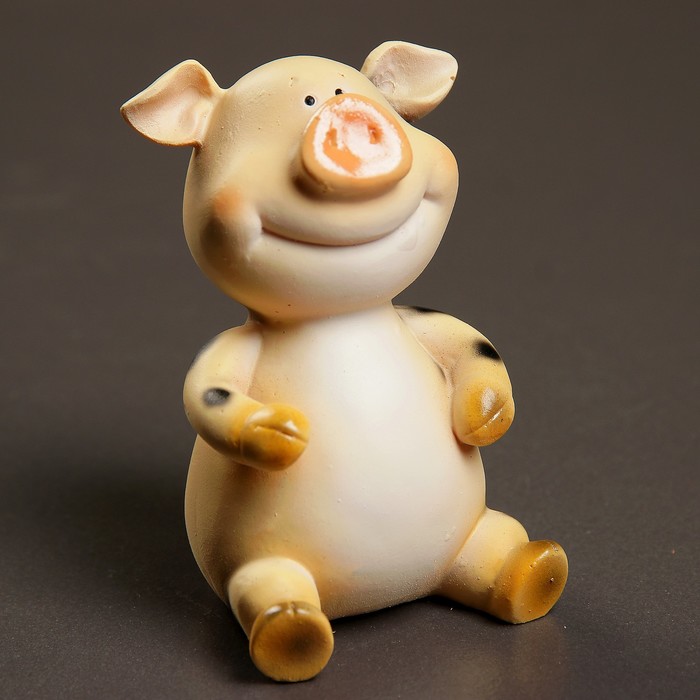 Фигура "Дядя Свин" бежевая 7х7х9см
