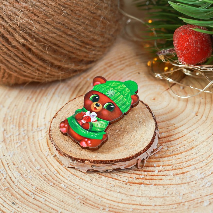 Набор "Больше подарков", значок, серёжки