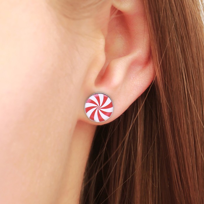 Набор "Больше подарков", значок, серёжки