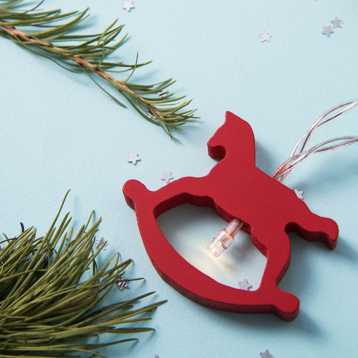 НИТЬ, 1.5 м, с насадк. "Лошадка красная", Н.С., LED-10-3V, 2*АА(не в компл), фиксинг Т/БЕЛЫЙ