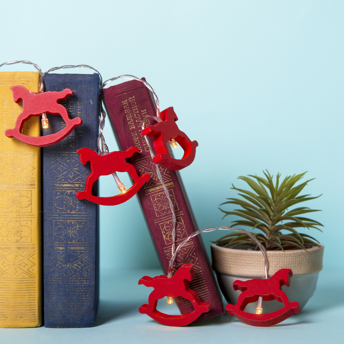 НИТЬ, 1.5 м, с насадк. "Лошадка красная", Н.С., LED-10-3V, 2*АА(не в компл), фиксинг Т/БЕЛЫЙ