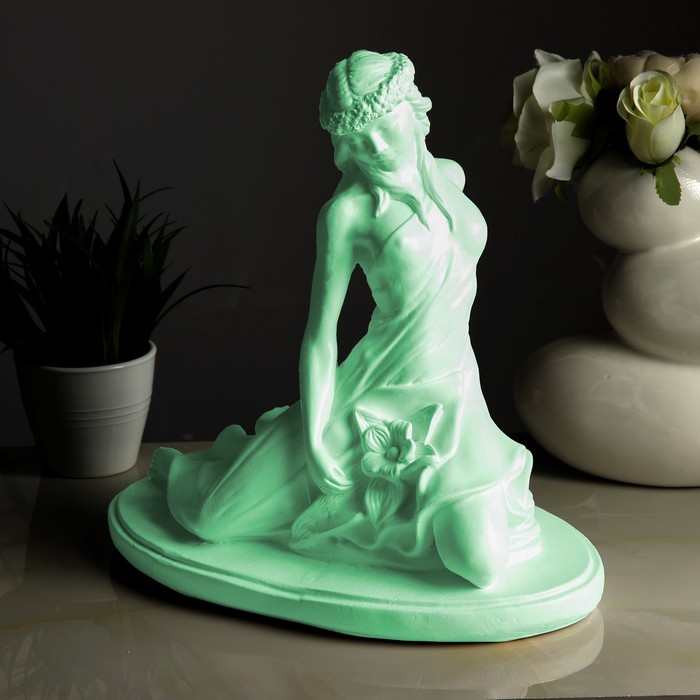 Светящаяся фигура "Девушка Весна" 32х20х33см